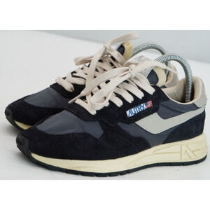 AUTRY THE REELWIND NAVY & WHITE WOMEN SIZE 39 fits an 8